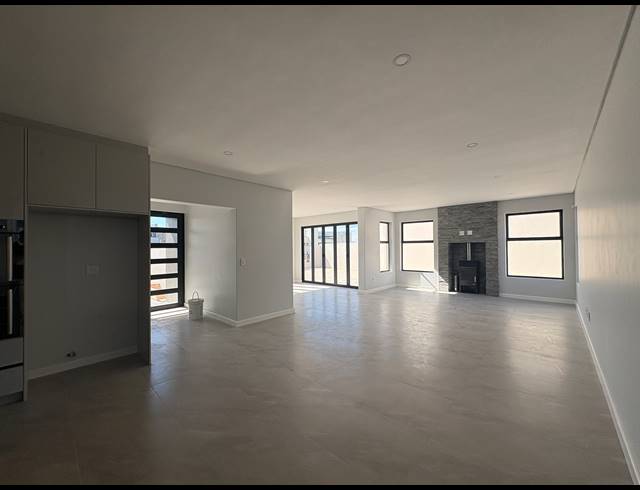 4 BEDROOM HOUSE FOR SALE IN SANDOWN